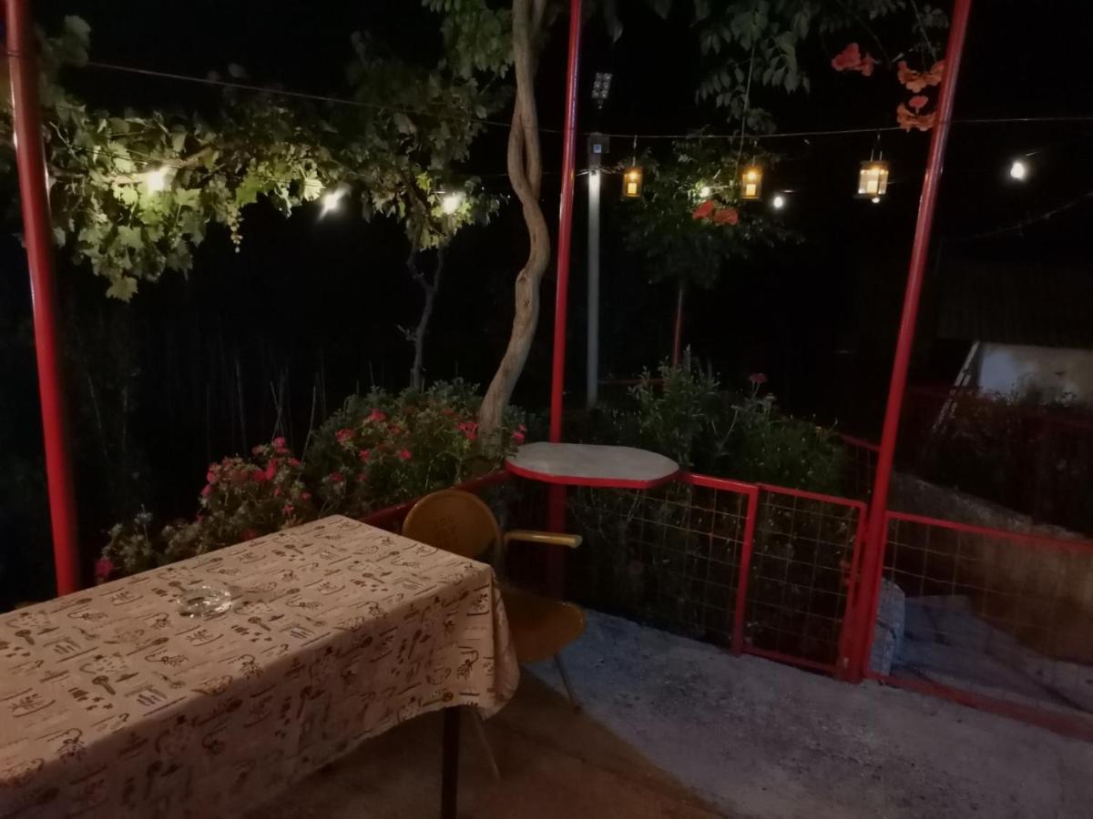 Georgaras Accommodation Platanoussa エクステリア 写真