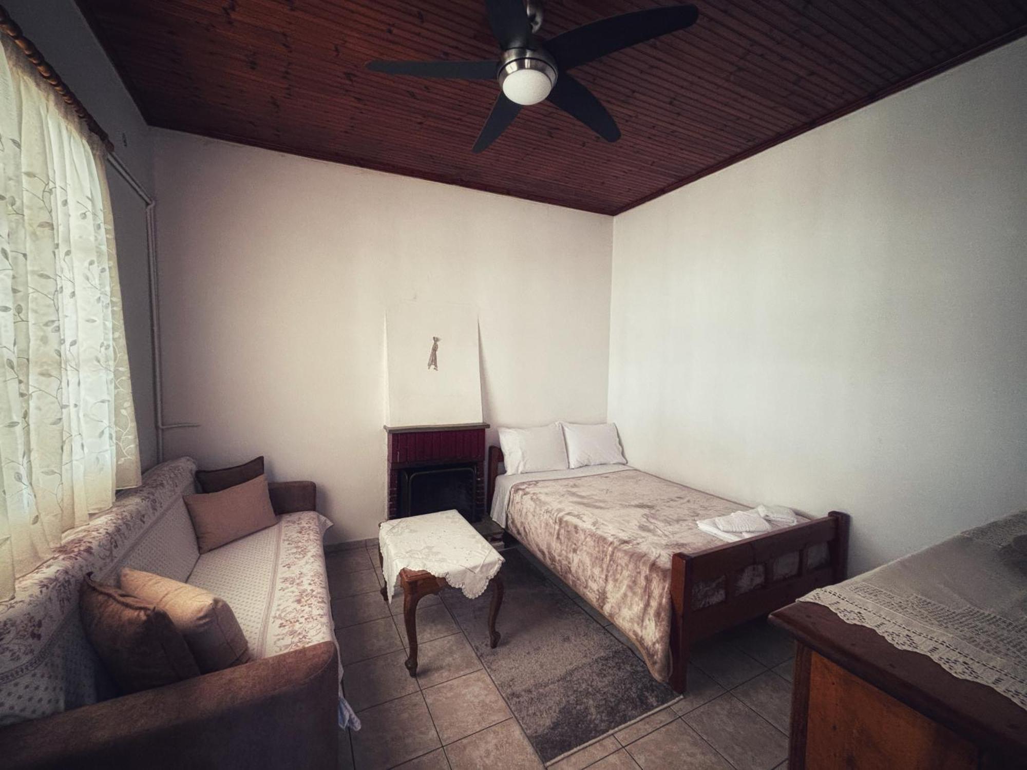 Georgaras Accommodation Platanoussa エクステリア 写真