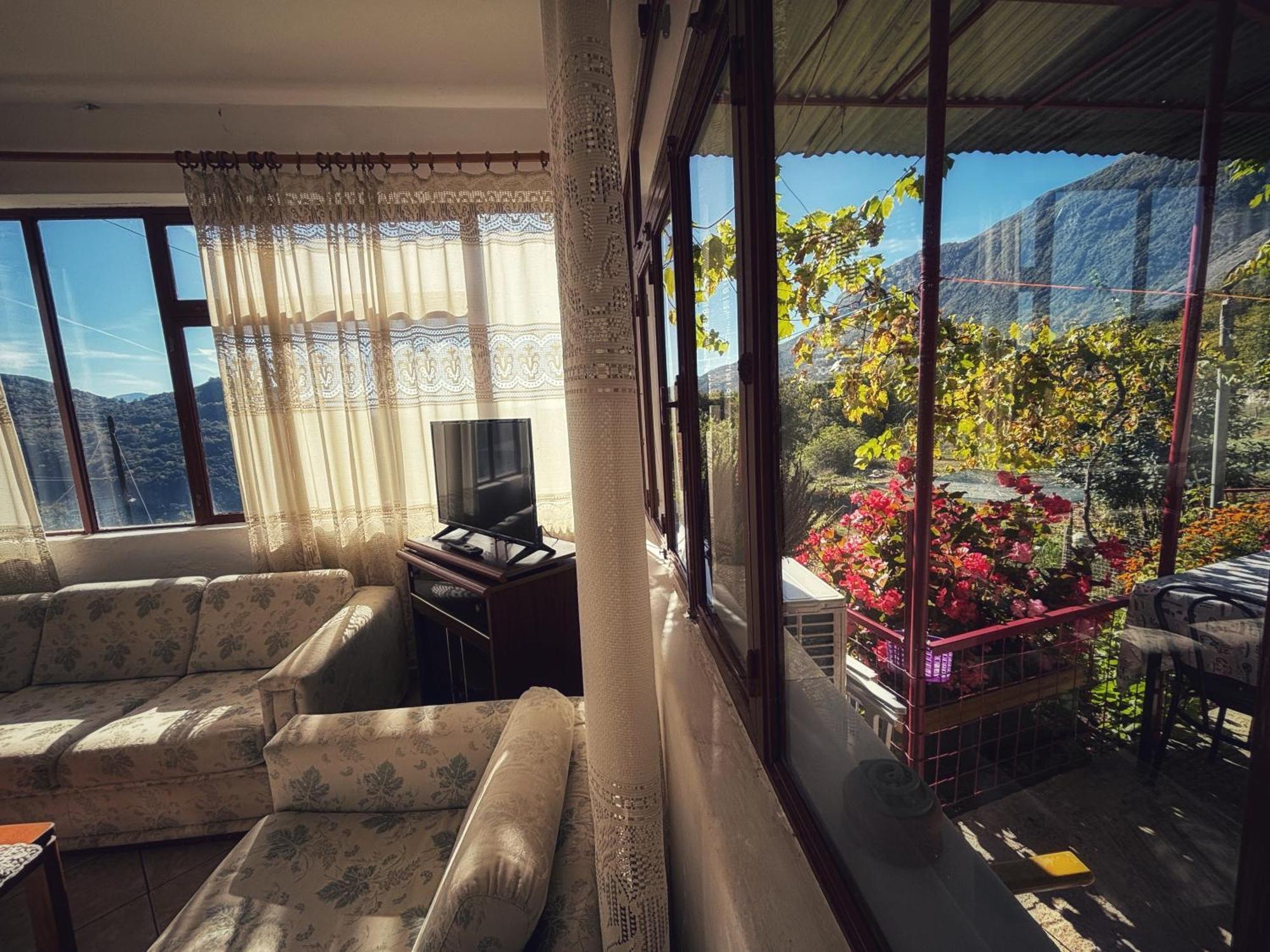 Georgaras Accommodation Platanoussa エクステリア 写真