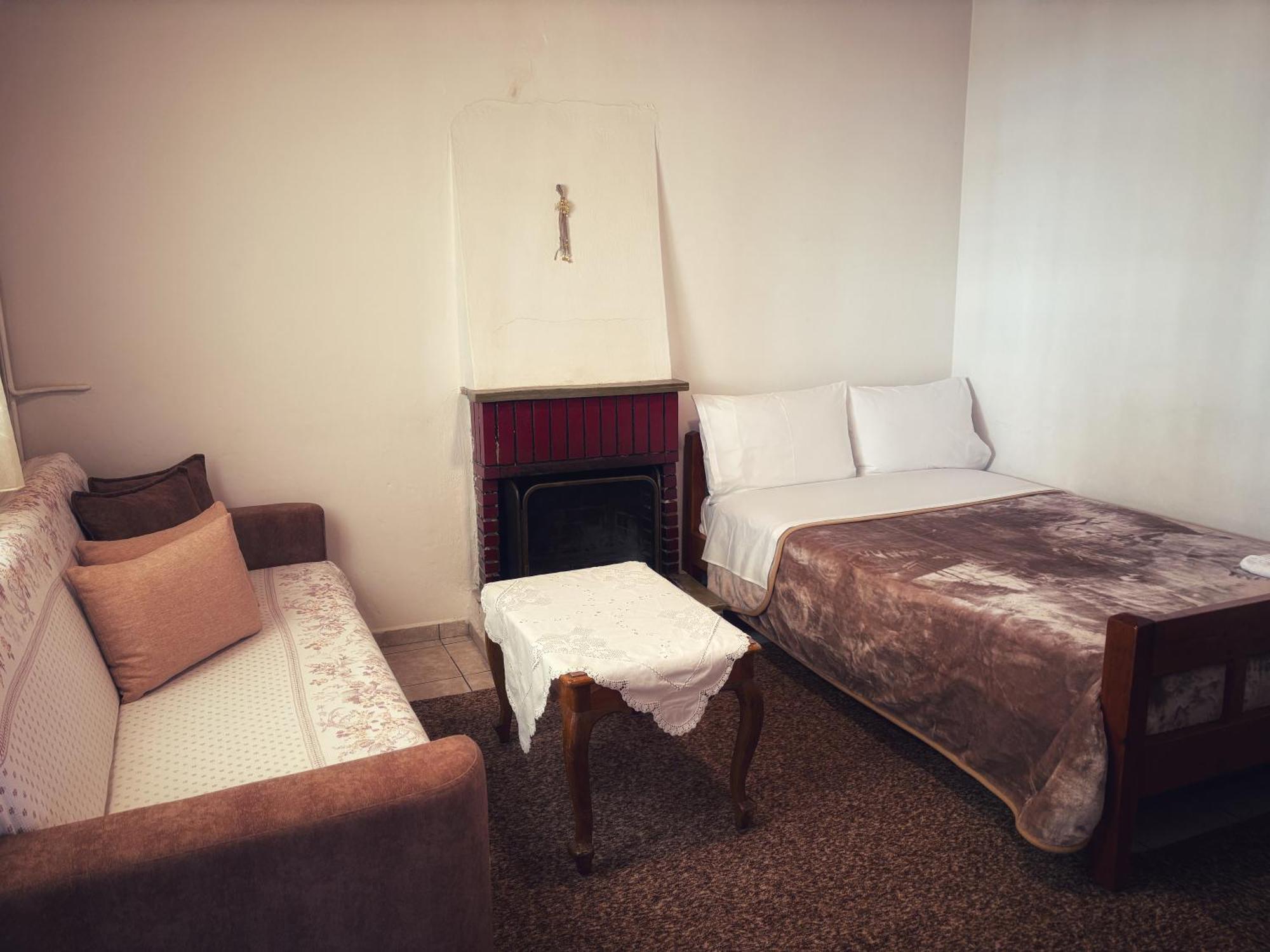 Georgaras Accommodation Platanoussa エクステリア 写真